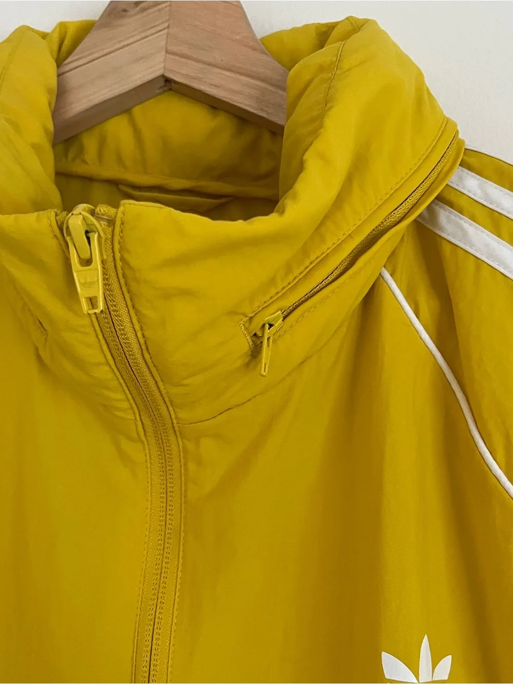 Adidas Originals Yellow Hooded Zipper Pockets Windbreaker size XL